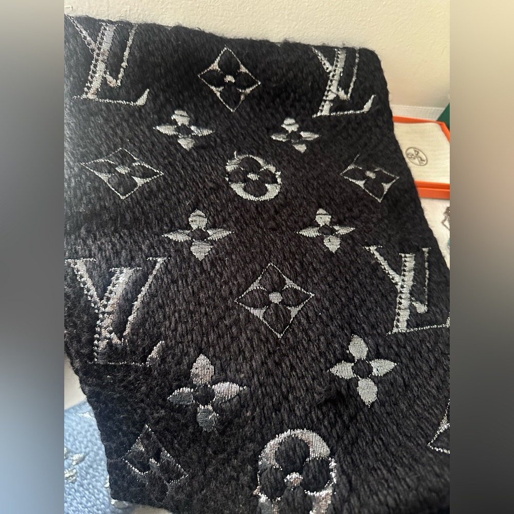 Louis Vuitton Black and silver Monogram Scarf